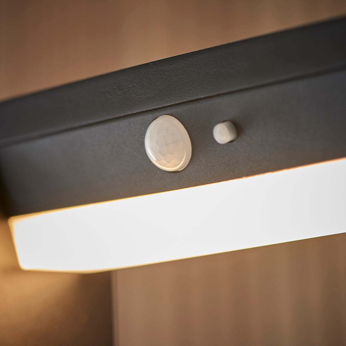 Textured black & white pc