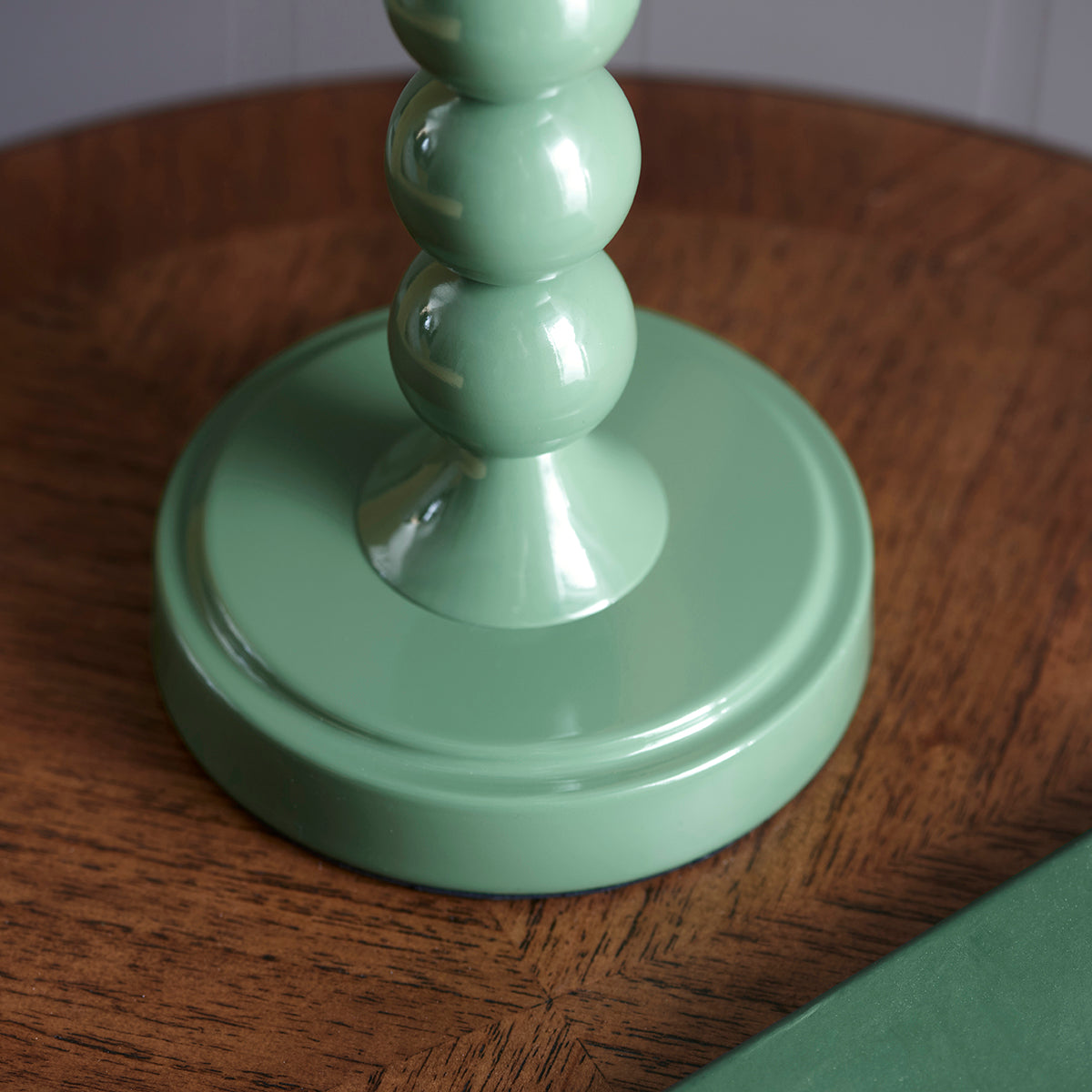 Gloss Cotswold green paint