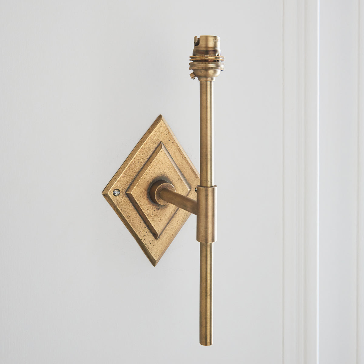 Diamonte Alto Wall Light Fitting