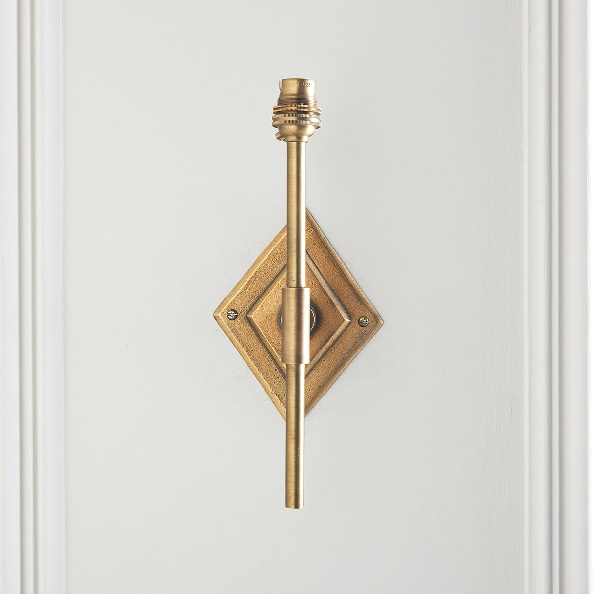 Diamonte Alto Wall Light Fitting