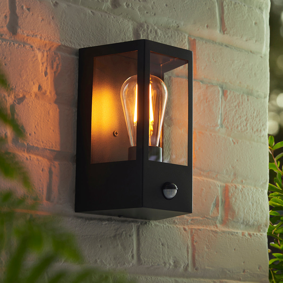 Huntingdale PIR Wall Light