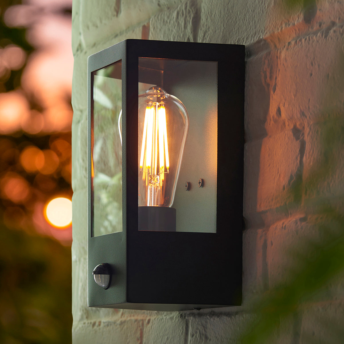Huntingdale PIR Wall Light
