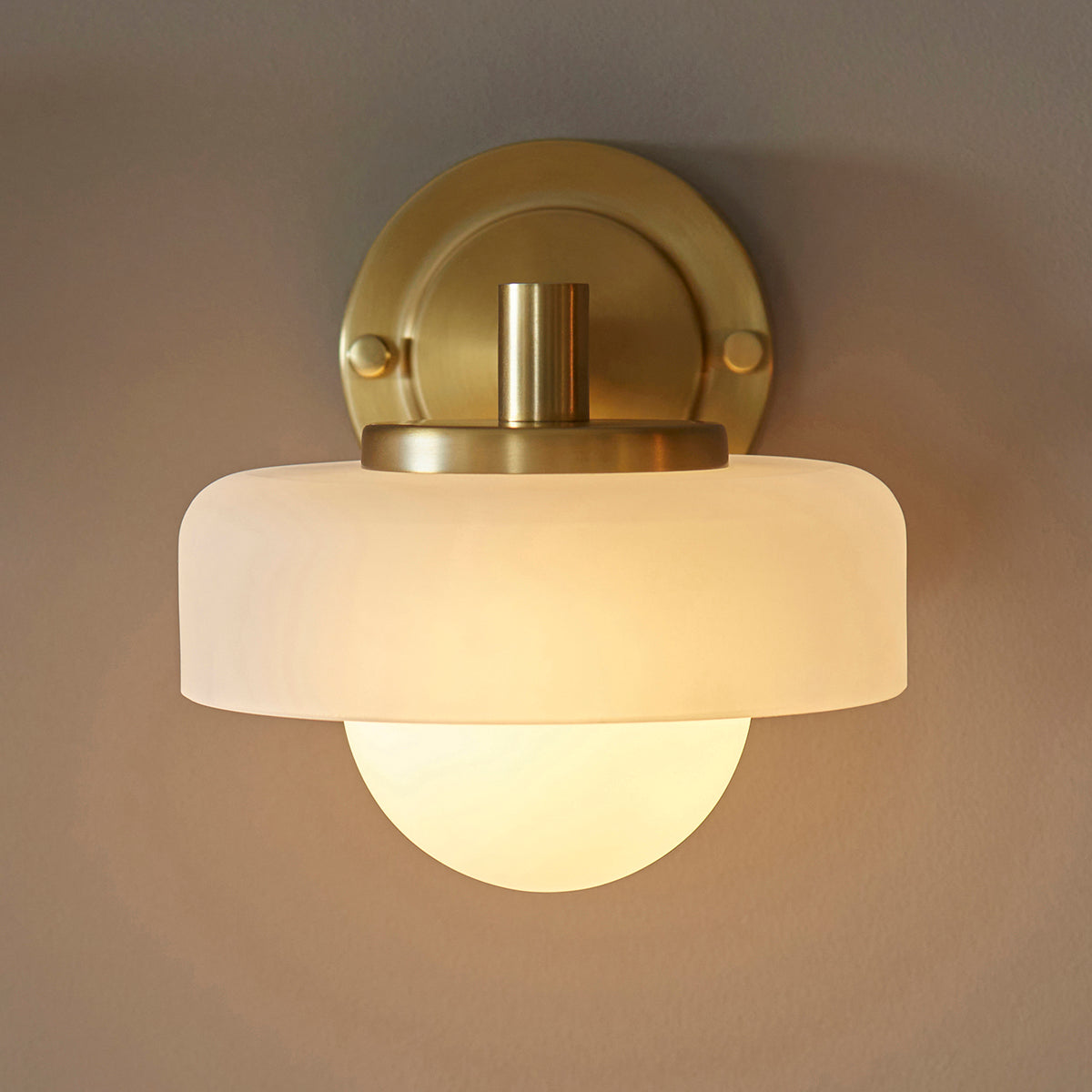 Bosse Wall Light