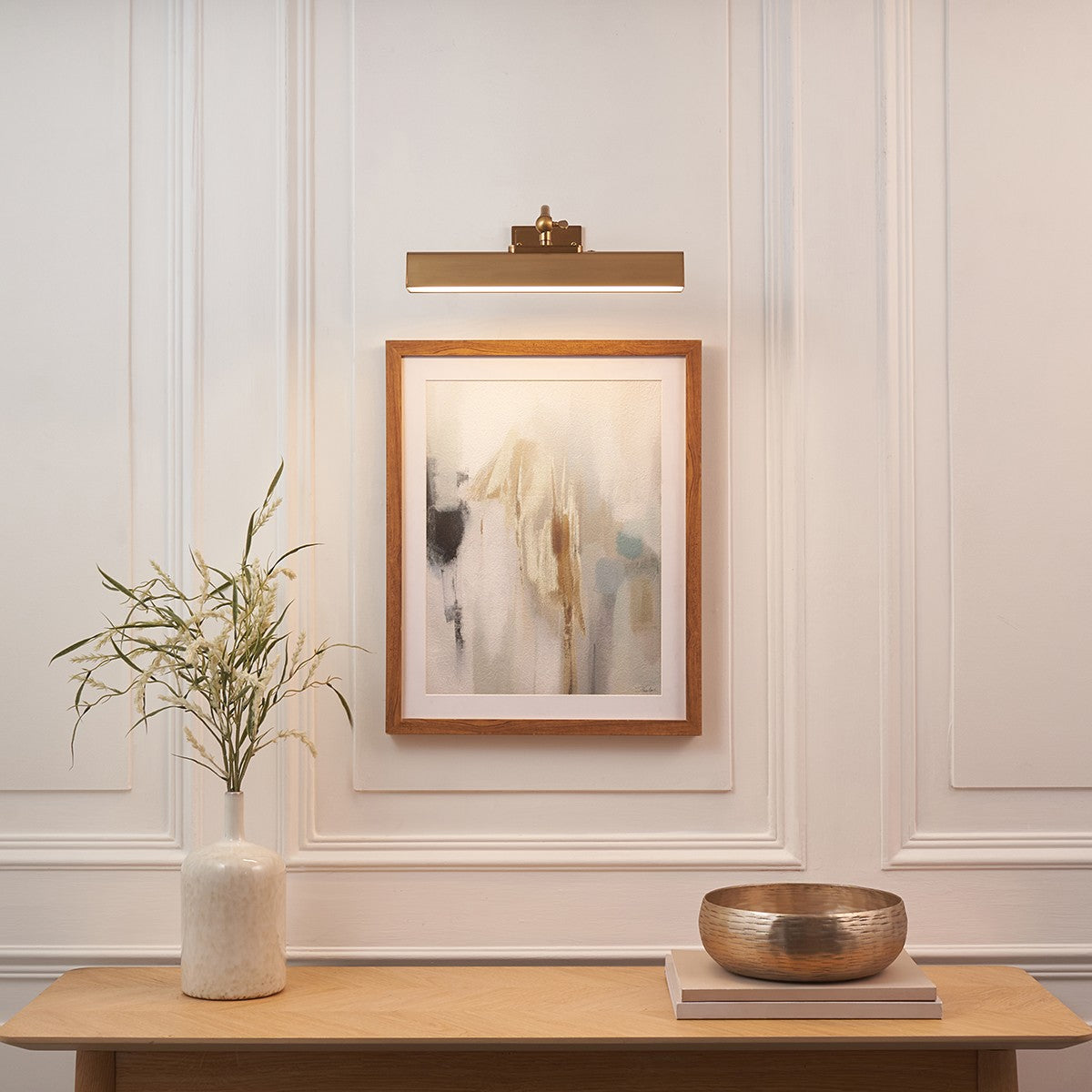 Loras Wall Picture Light with Battery Operation in Warm Brass