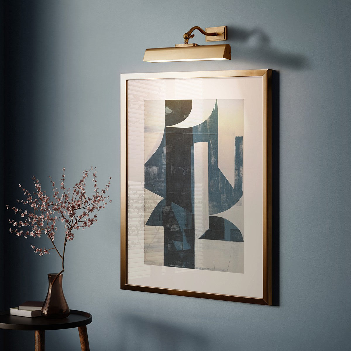 Loras Wall Picture Light with Battery Operation in Warm Brass