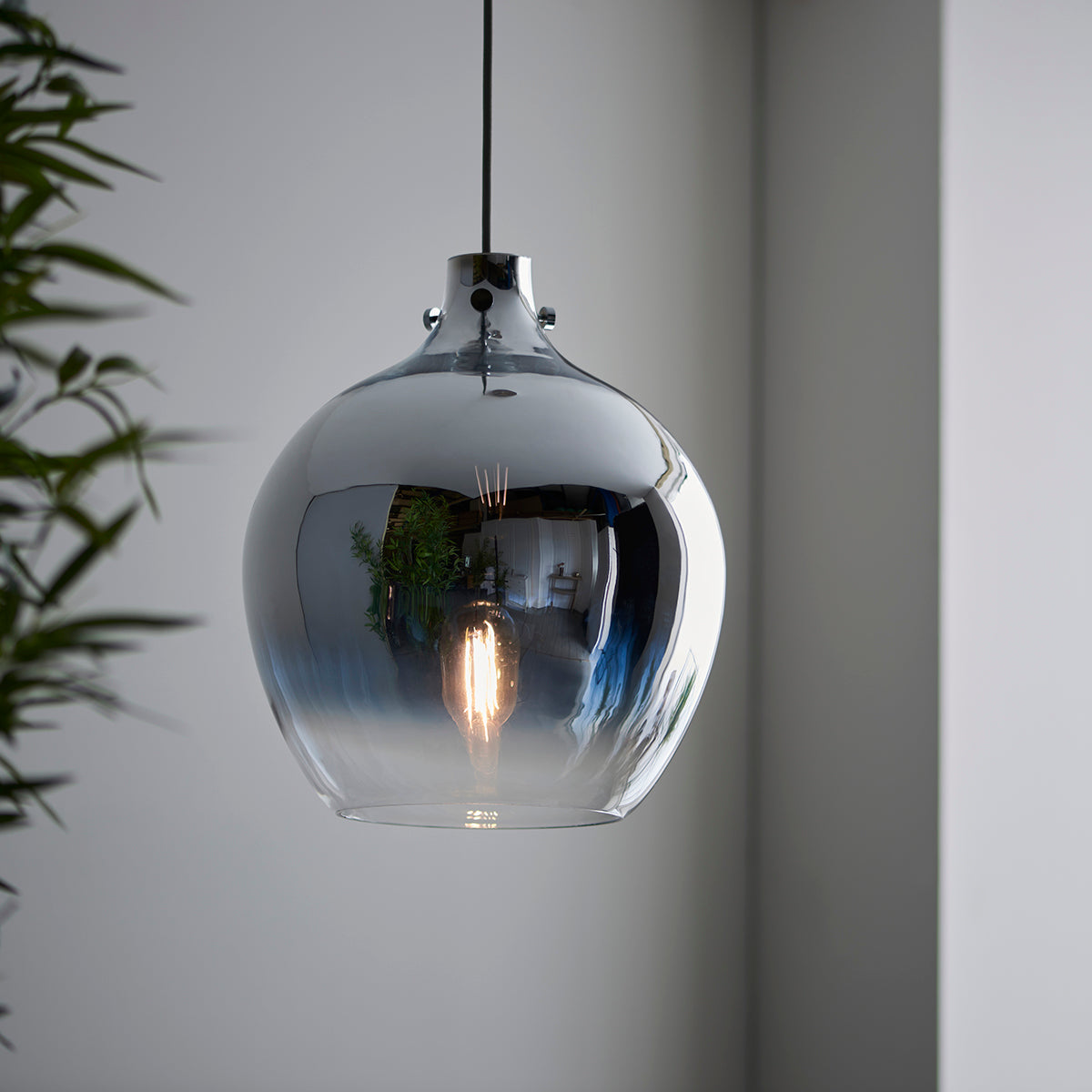 Zendaya Glass Pendant in Metallic Ombre
