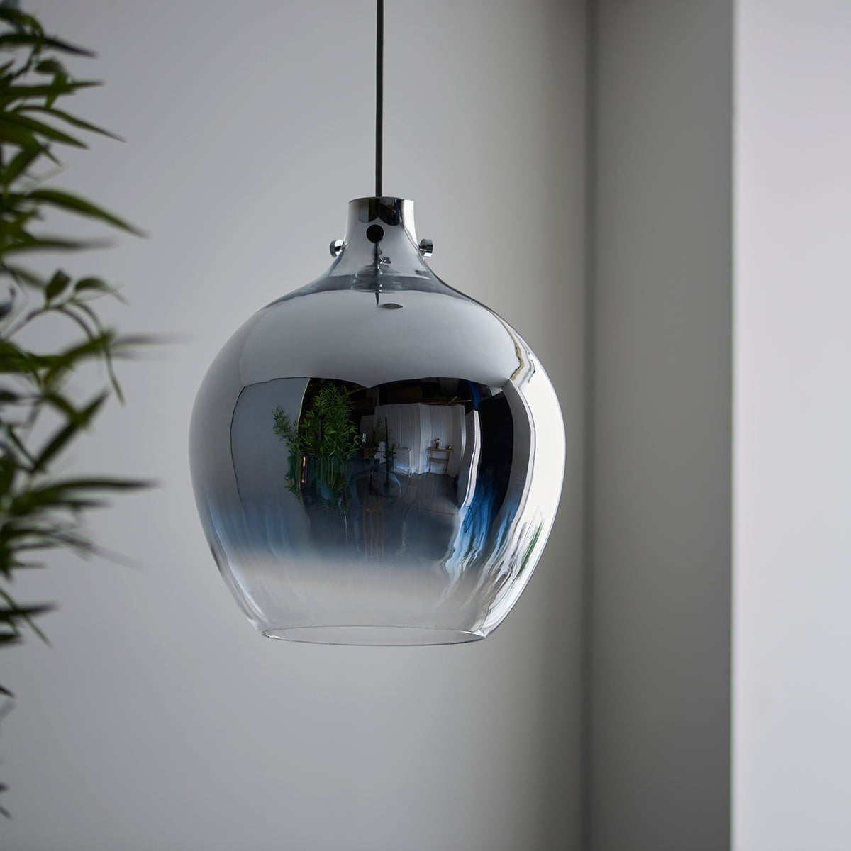 Zendaya Glass Pendant in Metallic Ombre