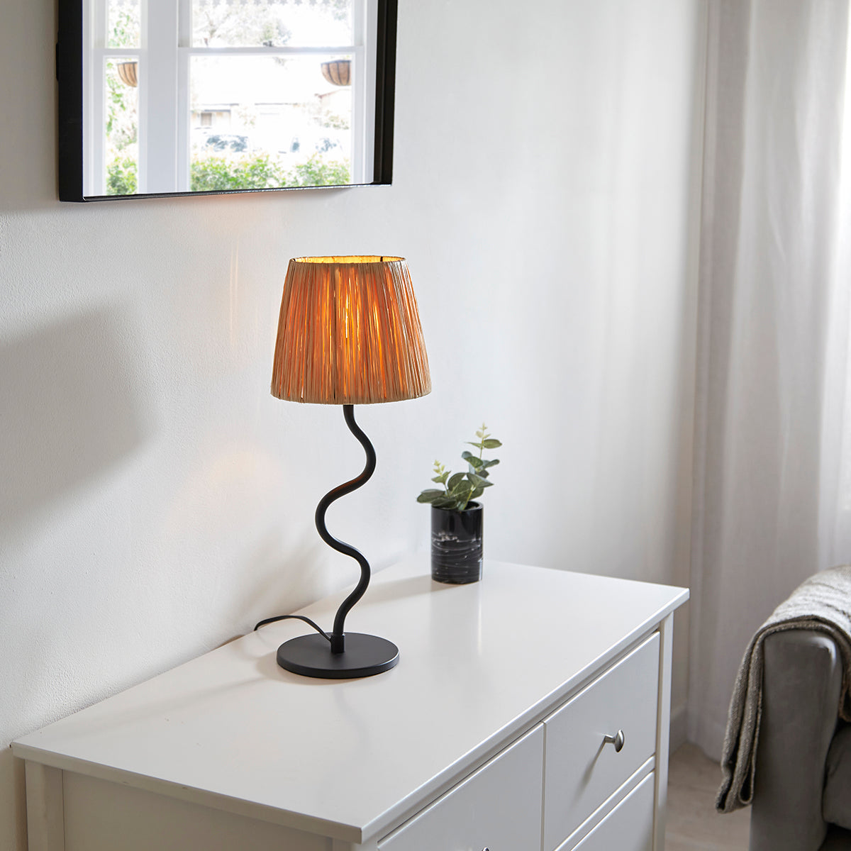 Piper Natural Raffia Table Lamp in Matt Black