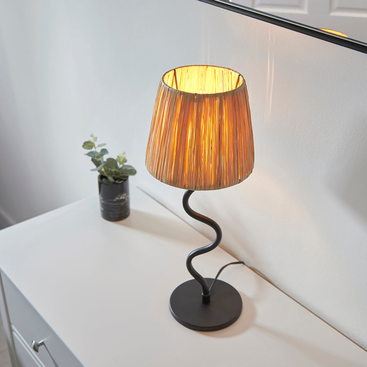 Piper Natural Raffia Table Lamp in Matt Black